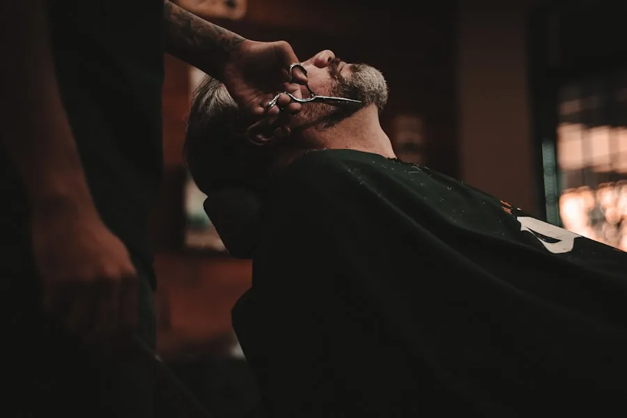 Réalisation de coupe au salon Artisan Coiffeur Benoît, Chêne-Bougeries
